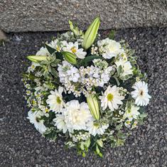 Florist&#39;s Choice Cemetery Posy Arrangement